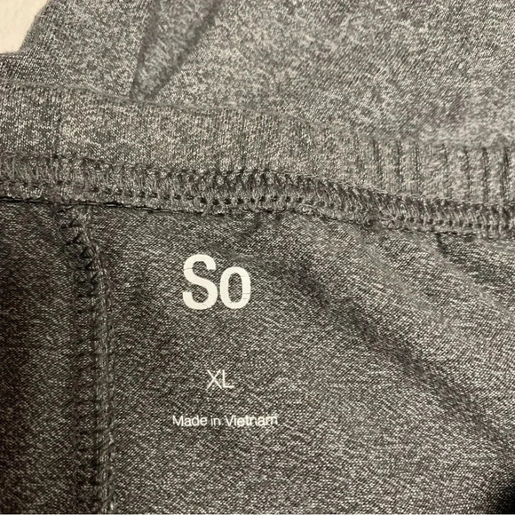 SO gray Capri leggings size XL.  Cute cutouts at the bottom of each leg - Picture 4 of 8